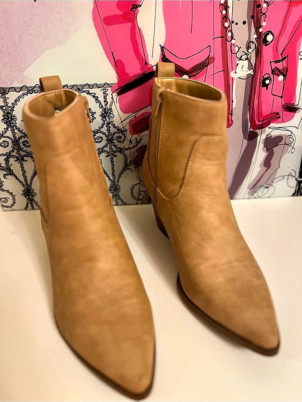 Qupid Camel Tan Western Ankle Boots Pointed Toe Stacked Heel Size 8.5 Vegan Leat